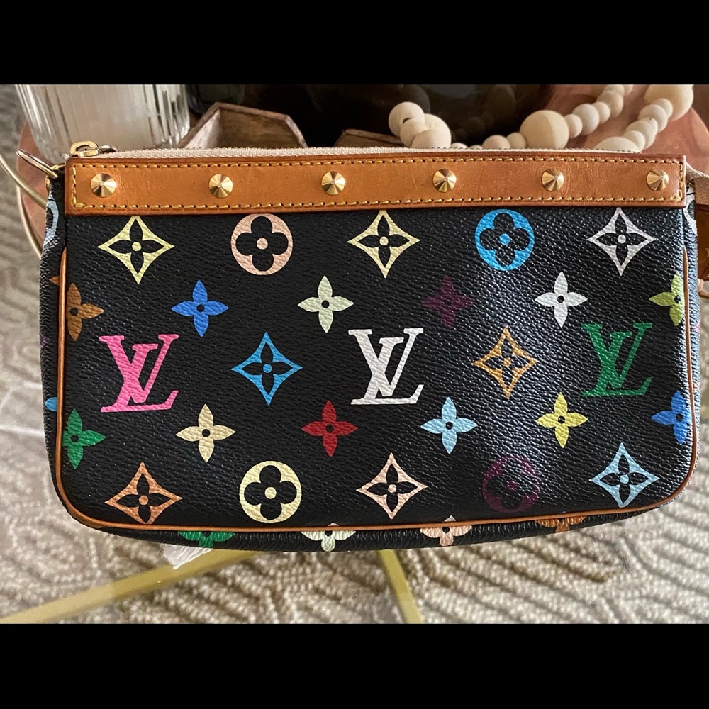 Louis Vuitton multi color pochette🌸